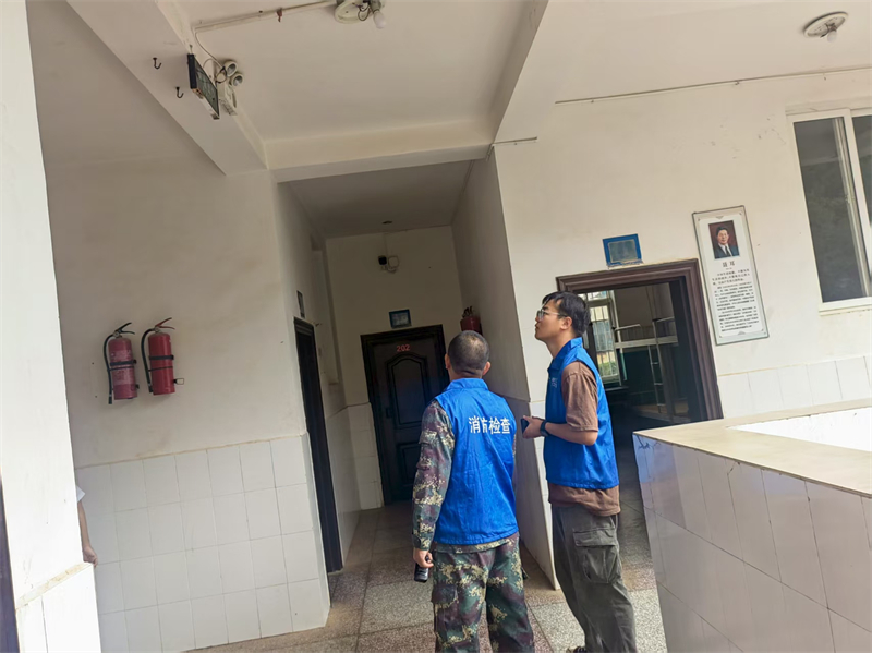 0829 學(xué)前安全生產(chǎn)檢查1.jpg 0829 學(xué)前安全生產(chǎn)檢查1.jpg