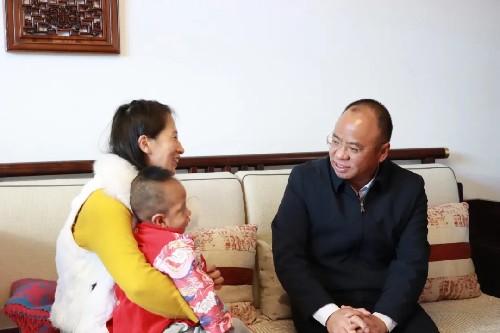 縣領(lǐng)導(dǎo)率隊(duì)開(kāi)展2026年春節(jié)送溫暖活動(dòng)