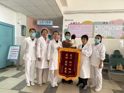 第16期    錦旗傳謝意，仁心護(hù)童安——我院成功治愈小兒斜頸   (1).jpg